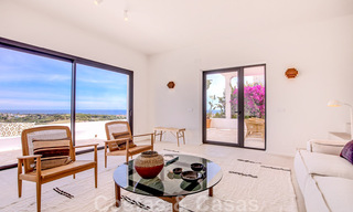 Villa de style méditerranéen rénovée à vendre avec vue sur la mer, dans une communauté surélevée et fermée à Marbella - Benahavis 42894 