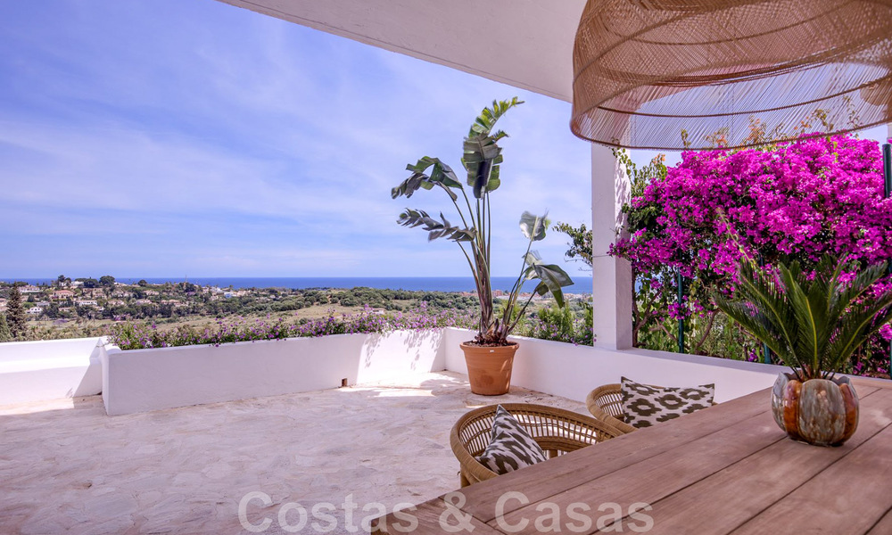 Villa de style méditerranéen rénovée à vendre avec vue sur la mer, dans une communauté surélevée et fermée à Marbella - Benahavis 42896