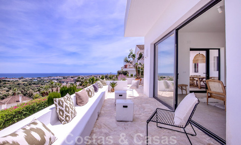 Villa de style méditerranéen rénovée à vendre avec vue sur la mer, dans une communauté surélevée et fermée à Marbella - Benahavis 42903