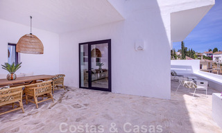 Villa de style méditerranéen rénovée à vendre avec vue sur la mer, dans une communauté surélevée et fermée à Marbella - Benahavis 42904 