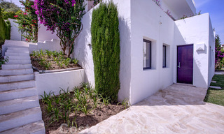 Villa de style méditerranéen rénovée à vendre avec vue sur la mer, dans une communauté surélevée et fermée à Marbella - Benahavis 45526 