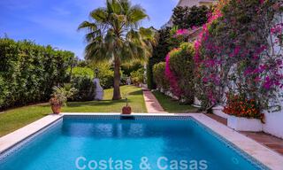Villa de style méditerranéen rénovée à vendre avec vue sur la mer, dans une communauté surélevée et fermée à Marbella - Benahavis 45527 
