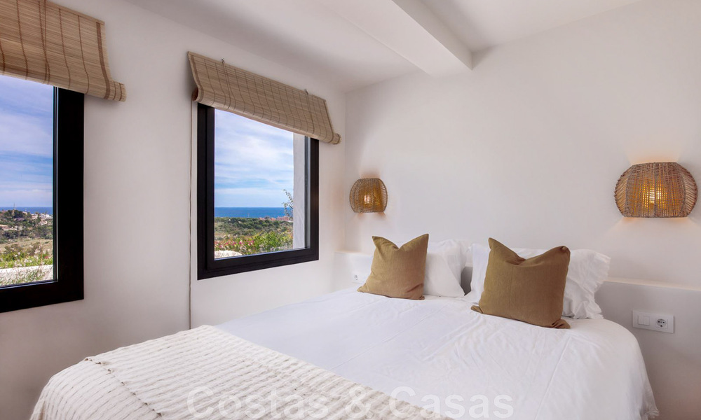 Villa de style méditerranéen rénovée à vendre avec vue sur la mer, dans une communauté surélevée et fermée à Marbella - Benahavis 45528