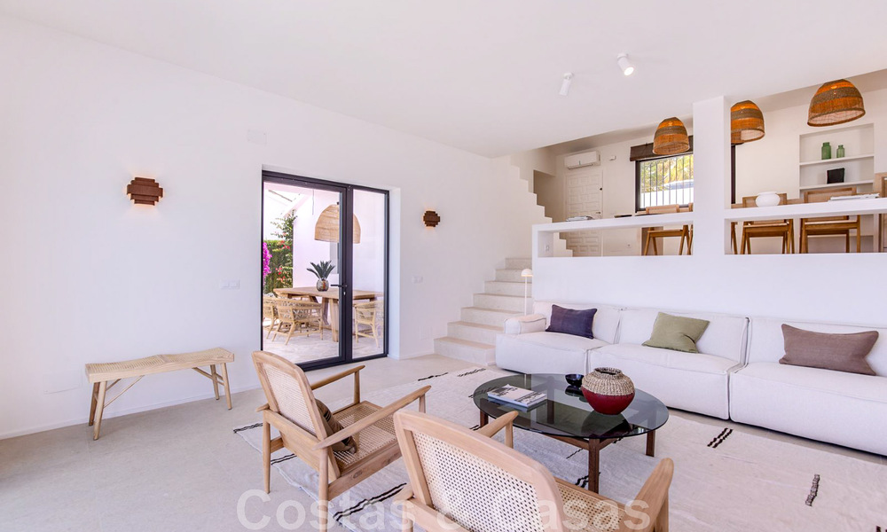 Villa de style méditerranéen rénovée à vendre avec vue sur la mer, dans une communauté surélevée et fermée à Marbella - Benahavis 45533