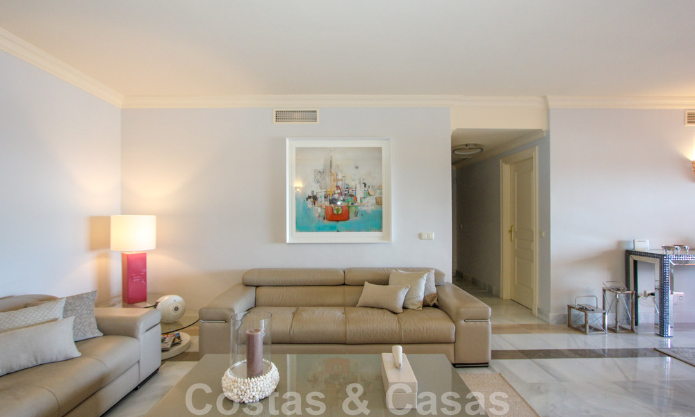 Grand appartement à vendre avec vue sur la mer à Benahavis - Marbella 42357