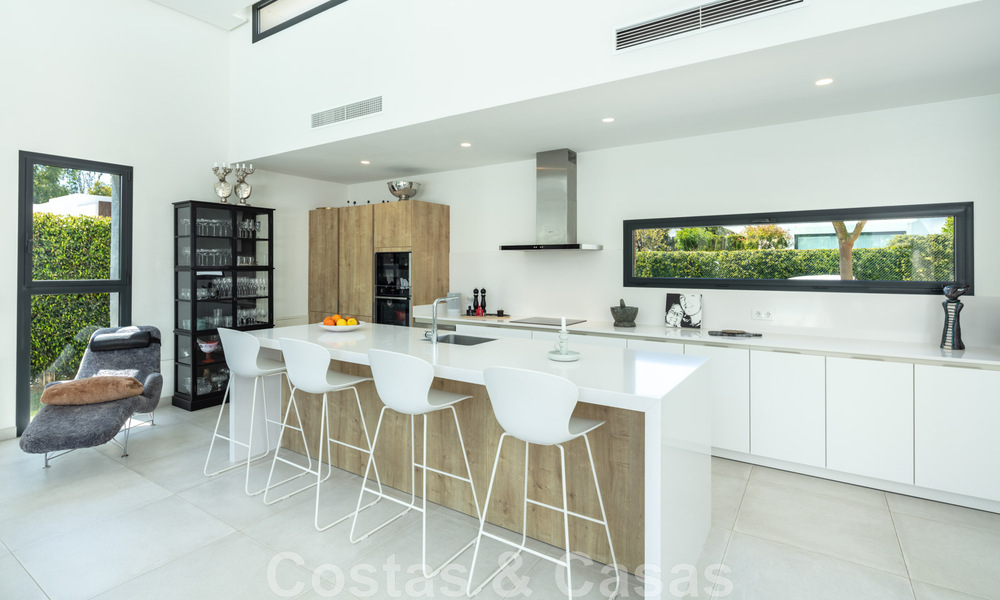 Villa moderne à vendre dans une communauté entre Marbella et Estepona 42431