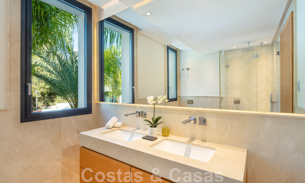 Spectaculaire penthouse moderne à vendre avec vue imprenable sur la mer dans le quartier très recherché de Sierra Blanca, sur la Golden Mile de Marbella 51495