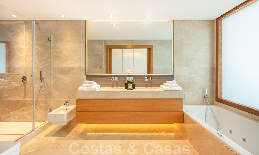 Spectaculaire penthouse moderne à vendre avec vue imprenable sur la mer dans le quartier très recherché de Sierra Blanca, sur la Golden Mile de Marbella 51502