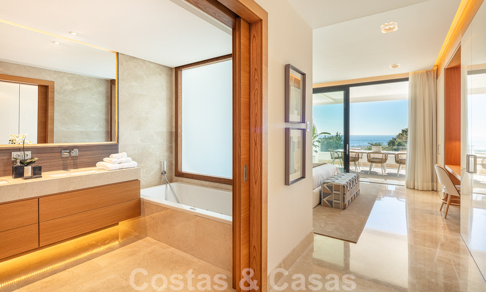 Spectaculaire penthouse moderne à vendre avec vue imprenable sur la mer dans le quartier très recherché de Sierra Blanca, sur la Golden Mile de Marbella 51503