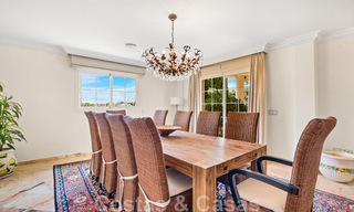 Villa andalouse à vendre avec vue sur la mer dans une urbanisation fermée située entre la vallée du golf de Nueva Andalucia et La Quinta golf, à Benahavis - Marbella 42734 