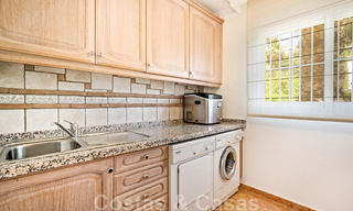 Villa andalouse à vendre avec vue sur la mer dans une urbanisation fermée située entre la vallée du golf de Nueva Andalucia et La Quinta golf, à Benahavis - Marbella 42737 