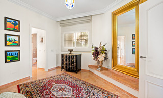 Villa andalouse à vendre avec vue sur la mer dans une urbanisation fermée située entre la vallée du golf de Nueva Andalucia et La Quinta golf, à Benahavis - Marbella 42738 