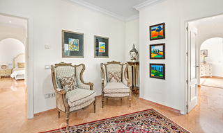 Villa andalouse à vendre avec vue sur la mer dans une urbanisation fermée située entre la vallée du golf de Nueva Andalucia et La Quinta golf, à Benahavis - Marbella 42739 