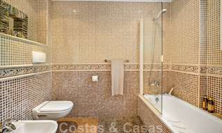 Villa andalouse à vendre avec vue sur la mer dans une urbanisation fermée située entre la vallée du golf de Nueva Andalucia et La Quinta golf, à Benahavis - Marbella 42741 