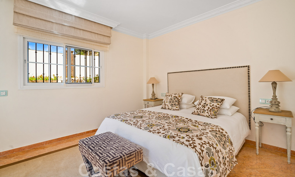 Villa andalouse à vendre avec vue sur la mer dans une urbanisation fermée située entre la vallée du golf de Nueva Andalucia et La Quinta golf, à Benahavis - Marbella 42742