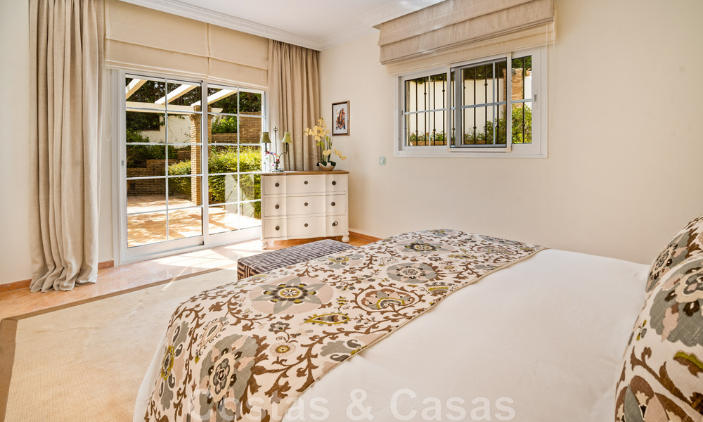 Villa andalouse à vendre avec vue sur la mer dans une urbanisation fermée située entre la vallée du golf de Nueva Andalucia et La Quinta golf, à Benahavis - Marbella 42743