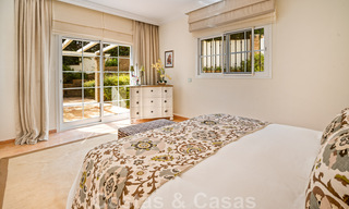Villa andalouse à vendre avec vue sur la mer dans une urbanisation fermée située entre la vallée du golf de Nueva Andalucia et La Quinta golf, à Benahavis - Marbella 42743 
