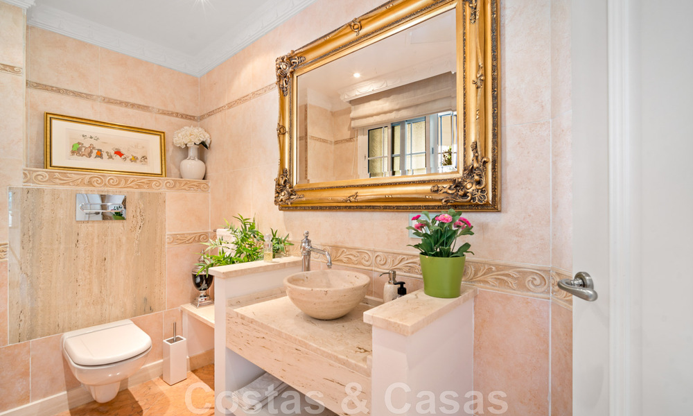 Villa andalouse à vendre avec vue sur la mer dans une urbanisation fermée située entre la vallée du golf de Nueva Andalucia et La Quinta golf, à Benahavis - Marbella 42748