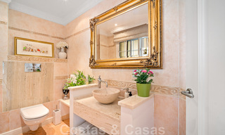 Villa andalouse à vendre avec vue sur la mer dans une urbanisation fermée située entre la vallée du golf de Nueva Andalucia et La Quinta golf, à Benahavis - Marbella 42748 