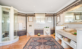 Villa andalouse à vendre avec vue sur la mer dans une urbanisation fermée située entre la vallée du golf de Nueva Andalucia et La Quinta golf, à Benahavis - Marbella 42750 