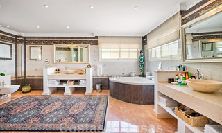 Villa andalouse à vendre avec vue sur la mer dans une urbanisation fermée située entre la vallée du golf de Nueva Andalucia et La Quinta golf, à Benahavis - Marbella 42751 