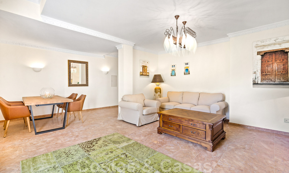 Villa andalouse à vendre avec vue sur la mer dans une urbanisation fermée située entre la vallée du golf de Nueva Andalucia et La Quinta golf, à Benahavis - Marbella 42762