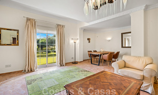 Villa andalouse à vendre avec vue sur la mer dans une urbanisation fermée située entre la vallée du golf de Nueva Andalucia et La Quinta golf, à Benahavis - Marbella 42763 