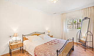 Villa andalouse à vendre avec vue sur la mer dans une urbanisation fermée située entre la vallée du golf de Nueva Andalucia et La Quinta golf, à Benahavis - Marbella 42765 