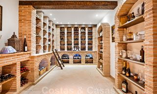 Villa andalouse à vendre avec vue sur la mer dans une urbanisation fermée située entre la vallée du golf de Nueva Andalucia et La Quinta golf, à Benahavis - Marbella 42768 