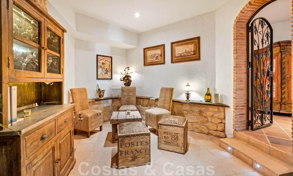 Villa andalouse à vendre avec vue sur la mer dans une urbanisation fermée située entre la vallée du golf de Nueva Andalucia et La Quinta golf, à Benahavis - Marbella 42769