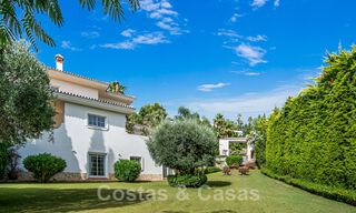 Villa andalouse à vendre avec vue sur la mer dans une urbanisation fermée située entre la vallée du golf de Nueva Andalucia et La Quinta golf, à Benahavis - Marbella 42770 