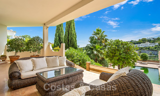 Villa andalouse à vendre avec vue sur la mer dans une urbanisation fermée située entre la vallée du golf de Nueva Andalucia et La Quinta golf, à Benahavis - Marbella 42775 