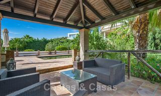 Villa andalouse à vendre avec vue sur la mer dans une urbanisation fermée située entre la vallée du golf de Nueva Andalucia et La Quinta golf, à Benahavis - Marbella 42781 
