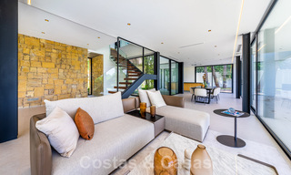 Prête à emménager, nouvelle villa design à vendre, conçue écologiquement avec des matériaux en bois et en pierre naturelle sur le Golden Mile de Marbella 42786 