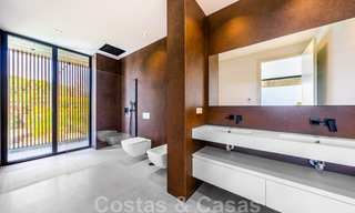 Prête à emménager, nouvelle villa design à vendre, conçue écologiquement avec des matériaux en bois et en pierre naturelle sur le Golden Mile de Marbella 42787 