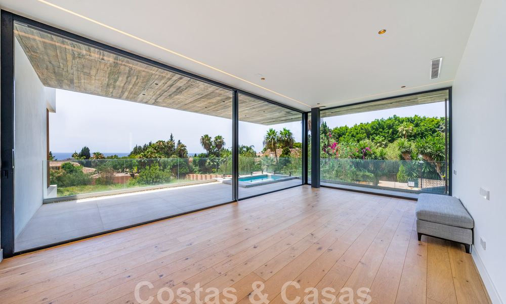 Prête à emménager, nouvelle villa design à vendre, conçue écologiquement avec des matériaux en bois et en pierre naturelle sur le Golden Mile de Marbella 42788