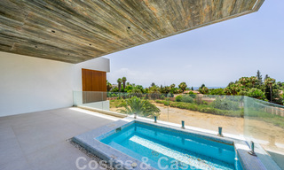 Prête à emménager, nouvelle villa design à vendre, conçue écologiquement avec des matériaux en bois et en pierre naturelle sur le Golden Mile de Marbella 42789 