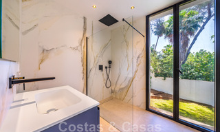 Prête à emménager, nouvelle villa design à vendre, conçue écologiquement avec des matériaux en bois et en pierre naturelle sur le Golden Mile de Marbella 42792 