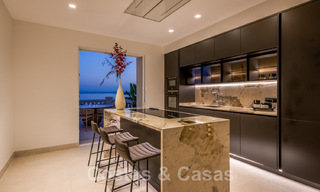 Opportunité ! Penthouse de luxe en bord de la mer à vendre dans le parc Las Dunas, Marbella - Estepona. Prêt à emménager. 43687 