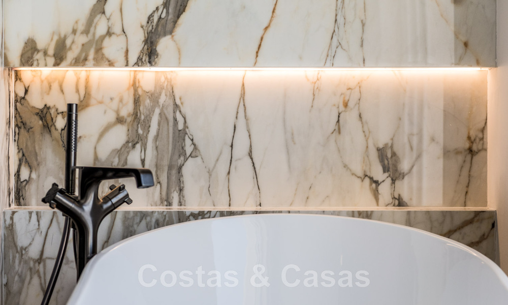 Opportunité ! Penthouse de luxe en bord de la mer à vendre dans le parc Las Dunas, Marbella - Estepona. Prêt à emménager. 43701