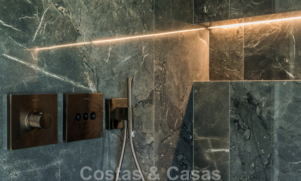 Opportunité ! Penthouse de luxe en bord de la mer à vendre dans le parc Las Dunas, Marbella - Estepona. Prêt à emménager. 43704