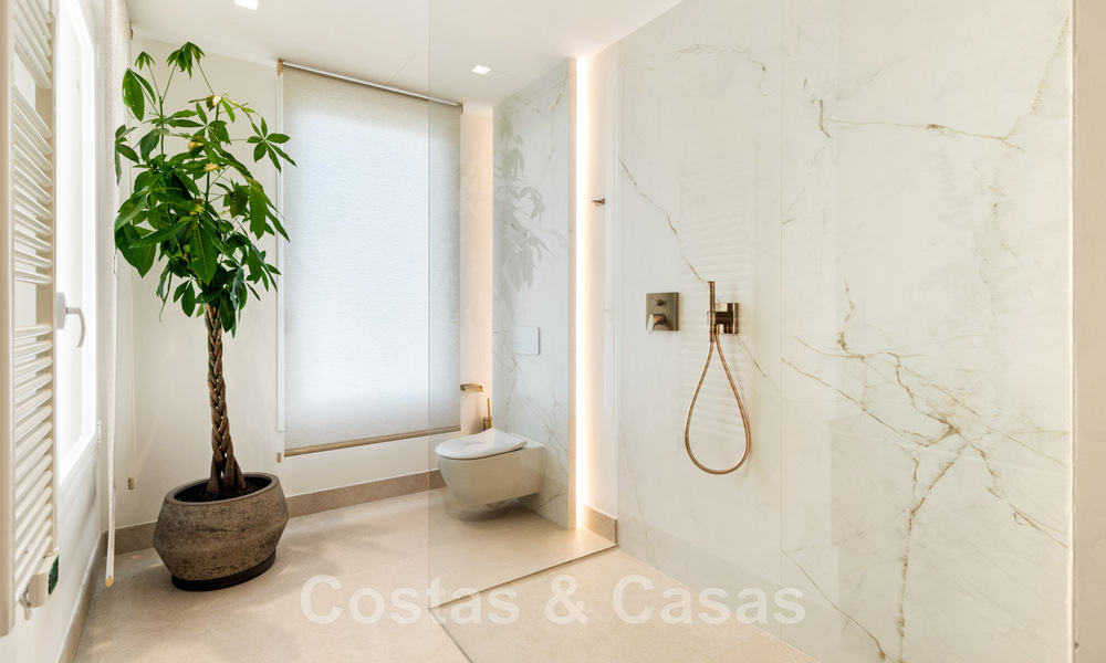 Opportunité ! Penthouse de luxe en bord de la mer à vendre dans le parc Las Dunas, Marbella - Estepona. Prêt à emménager. 43730