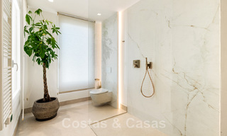 Opportunité ! Penthouse de luxe en bord de la mer à vendre dans le parc Las Dunas, Marbella - Estepona. Prêt à emménager. 43730 