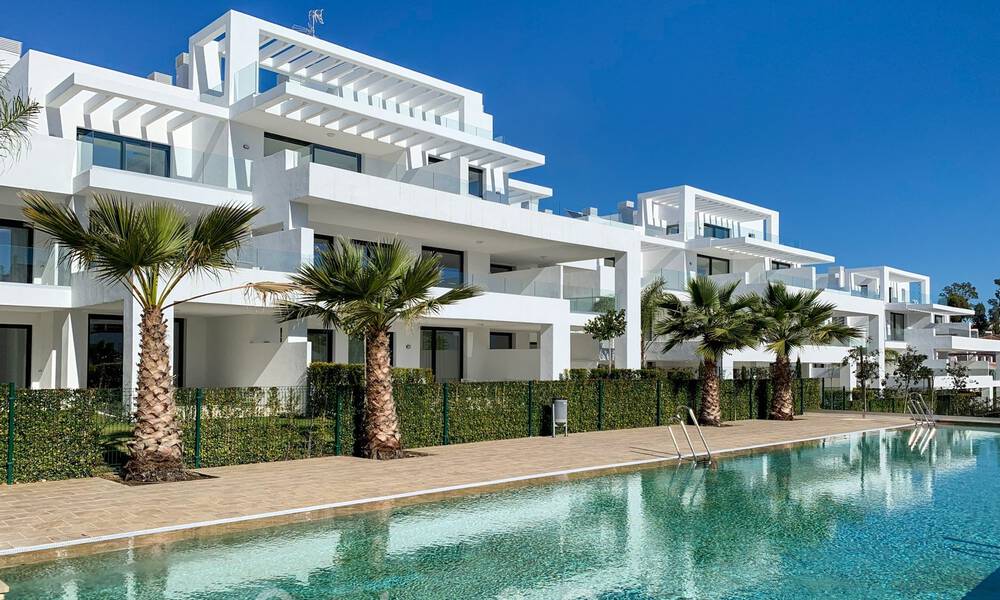 Prêts à emménager. Dernières 2 penthouses à vendre dans un style moderne dans un nouveau développement sur le New Golden Mile entre Marbella et Estepona 42517