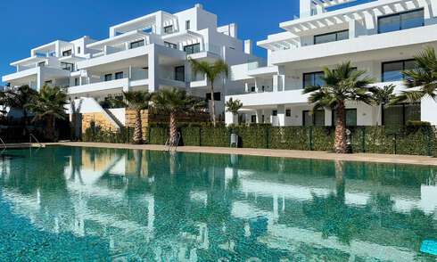 Prêts à emménager. Dernières 2 penthouses à vendre dans un style moderne dans un nouveau développement sur le New Golden Mile entre Marbella et Estepona 42518