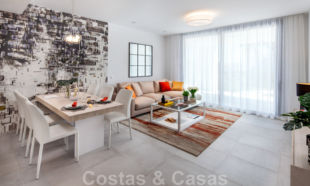 Prêts à emménager. Dernières 2 penthouses à vendre dans un style moderne dans un nouveau développement sur le New Golden Mile entre Marbella et Estepona 42520