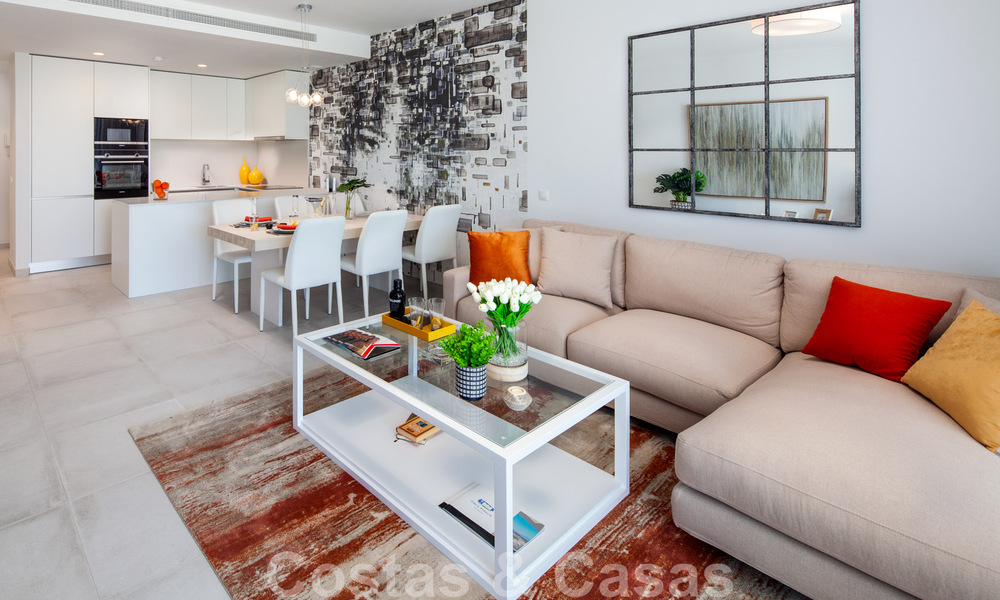 Prêts à emménager. Dernières 2 penthouses à vendre dans un style moderne dans un nouveau développement sur le New Golden Mile entre Marbella et Estepona 42522