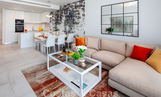 Prêts à emménager. Dernières 2 penthouses à vendre dans un style moderne dans un nouveau développement sur le New Golden Mile entre Marbella et Estepona 42522 
