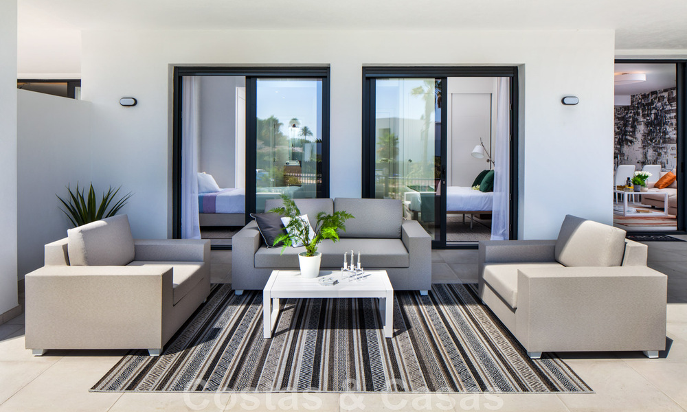 Prêts à emménager. Dernières 2 penthouses à vendre dans un style moderne dans un nouveau développement sur le New Golden Mile entre Marbella et Estepona 42523