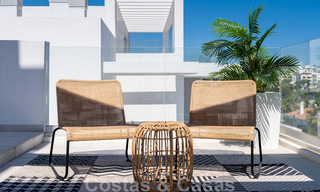 Prêts à emménager. Dernières 2 penthouses à vendre dans un style moderne dans un nouveau développement sur le New Golden Mile entre Marbella et Estepona 42526 